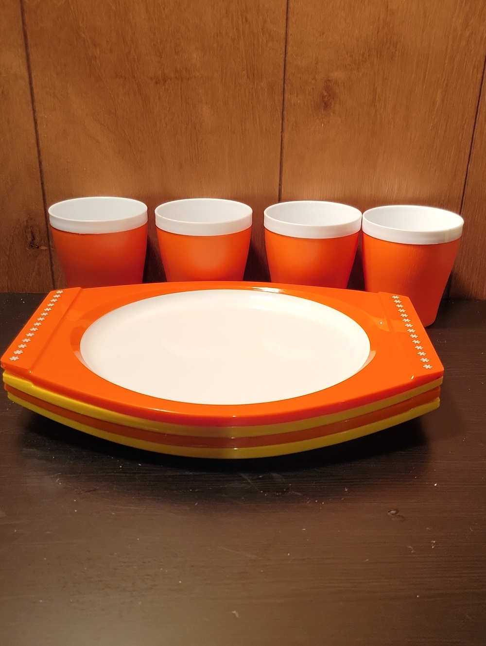 Vintage New Mar Inc 4 Orange Yellow and  White Acrylic Dinnerware Plates 4 Cups
